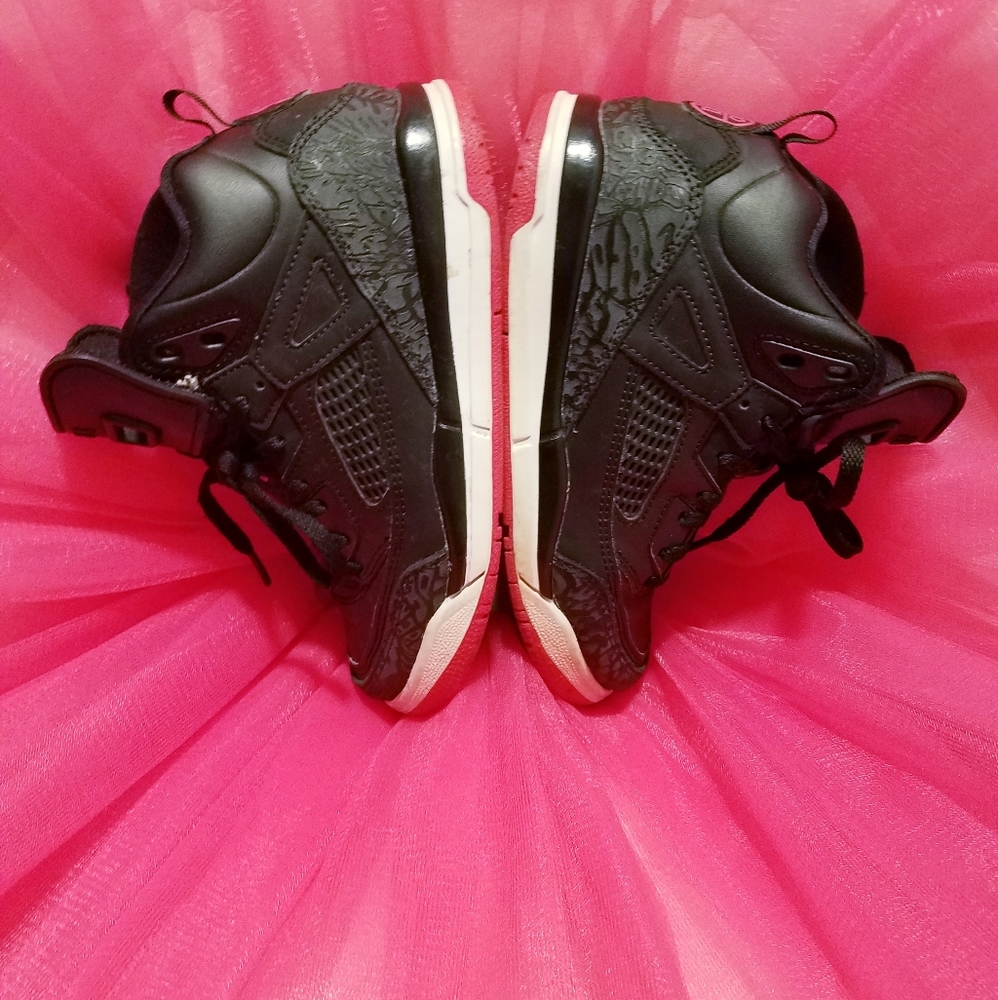 GIRLS BLACK AIR JORDAN SNEAKERS